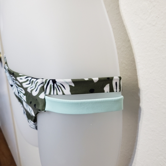 Quintsoul Bikini Bottom: Embrace Leaves  light blu - Picture 3 of 4